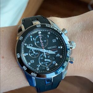 Seiko black rubber watch barely worn